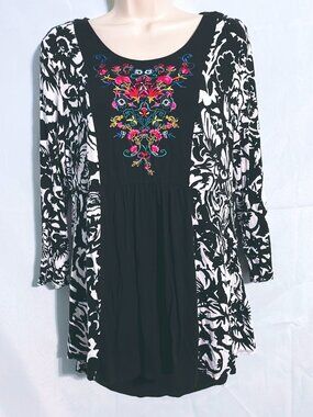 Westbound Cute Embroidered Top Size M